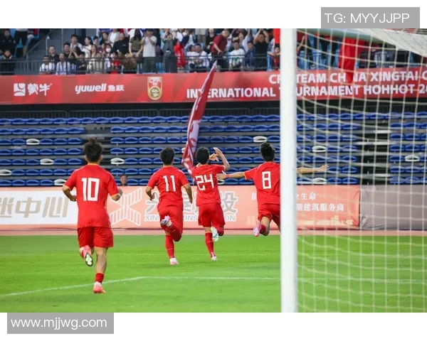 杭州足球队团队协作引发热议球迷对战术配合和队员默契提出不同看法