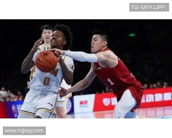 上海久事与吉林男篮激战正酣谁能在这场对决中笑到最后